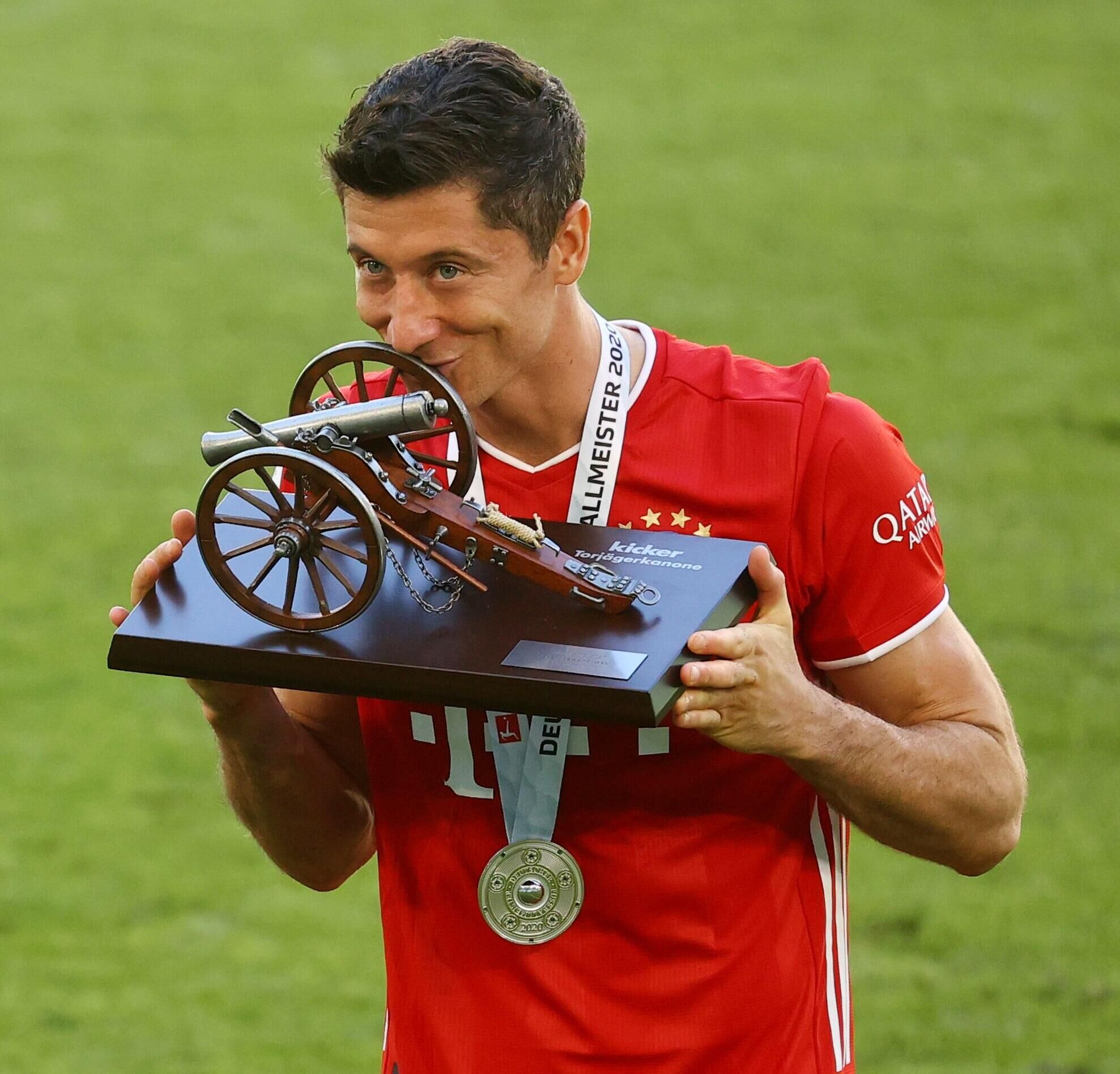 莱万多夫斯基回归赛场,连败首场状态亮眼,拜仁观众沸腾!的简单介绍开云棋牌官网